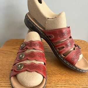 Clark’s Red Sandals Sz 8